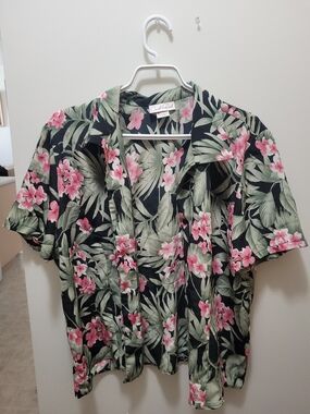 Black Floral Short-Sleeve Button Front Top - Pink/Green - Hawaiian Shirt